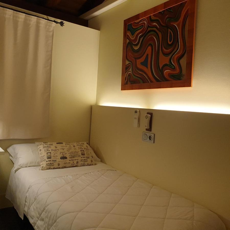 Larramendi Torrea Hotel Azkoitia Szoba fotó
